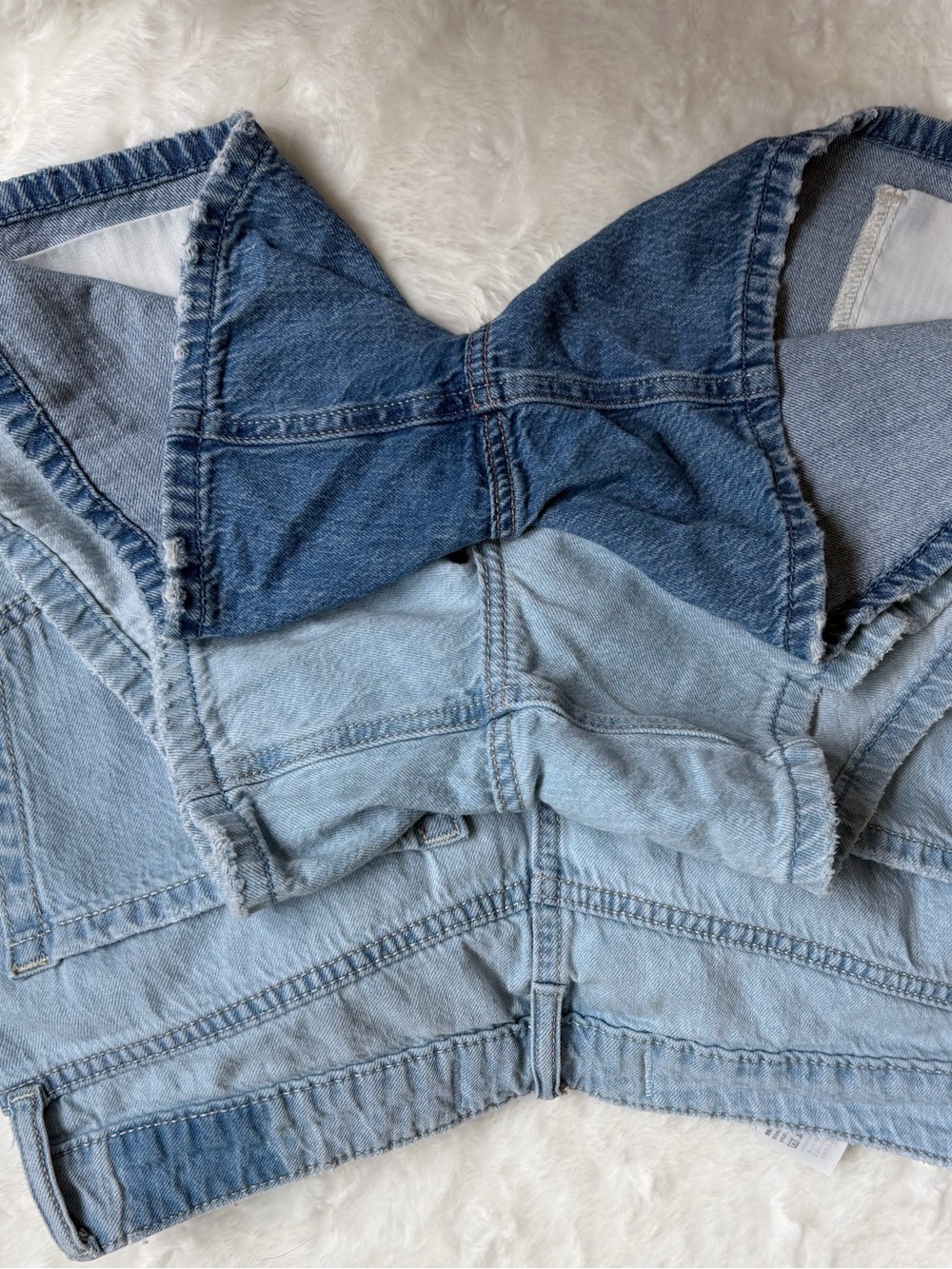 Two pairs of Hollister Women’s High-Rise Denim Shorts - Light Blue and Dark Blue - Picture 4 of 7